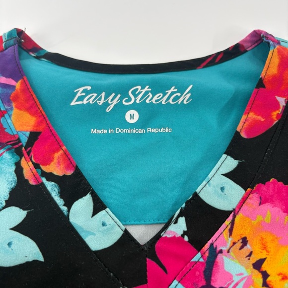 Easy Stretch Women’s Black Floral Scrub Top Medium - Picture 2 of 3